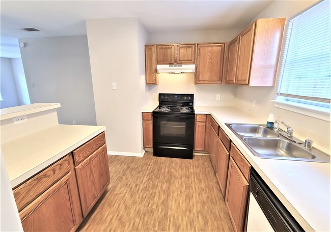 Building Photo - 16022 Old River Rd