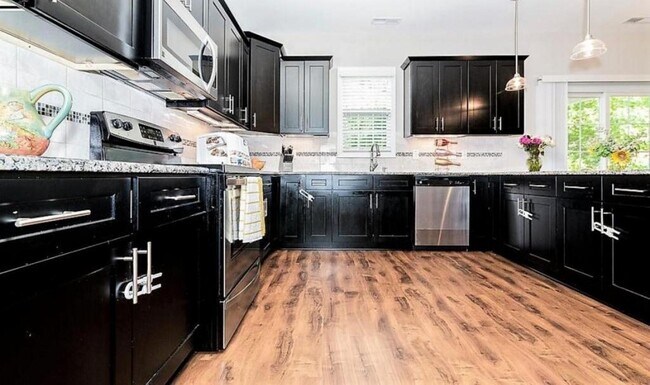 Foto del edificio - 2560 McNeil Circle ~ Haymount