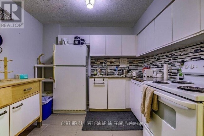 Building Photo - 5 Jacksway Crescent