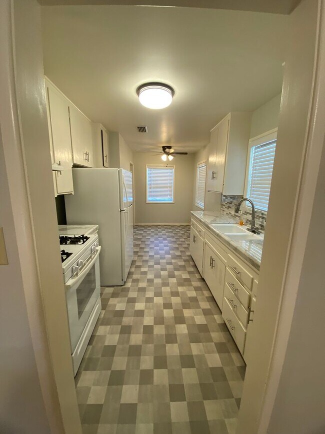 Foto del edificio - 2637 Pine St