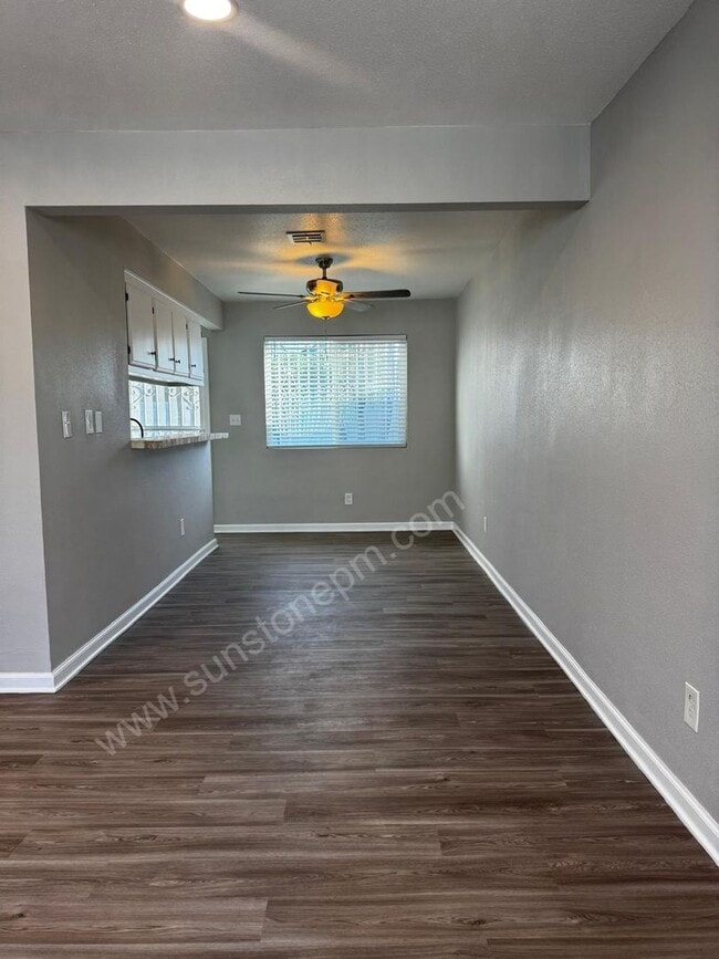 Foto del edificio - 1200 W 9th St