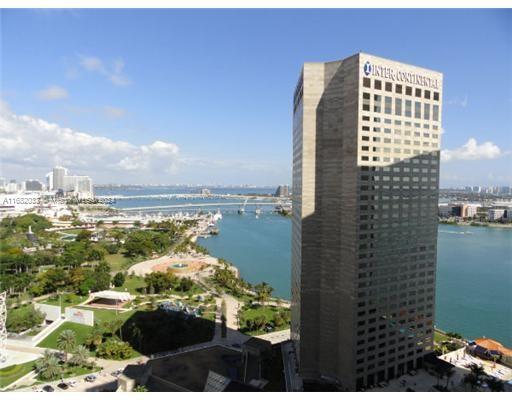 Foto del edificio - 325 S Biscayne Blvd