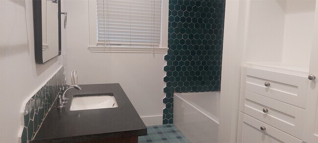 Foto del edificio - 4629 Cedar Oaks Ln