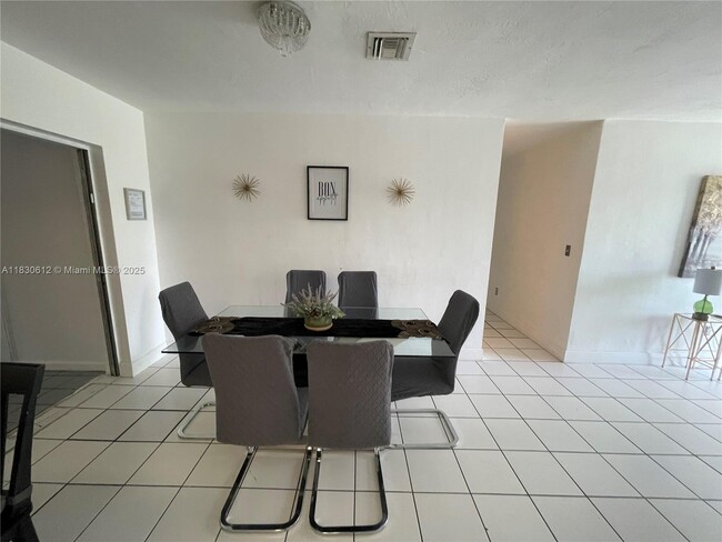 Building Photo - 4641 SW 104th Ct