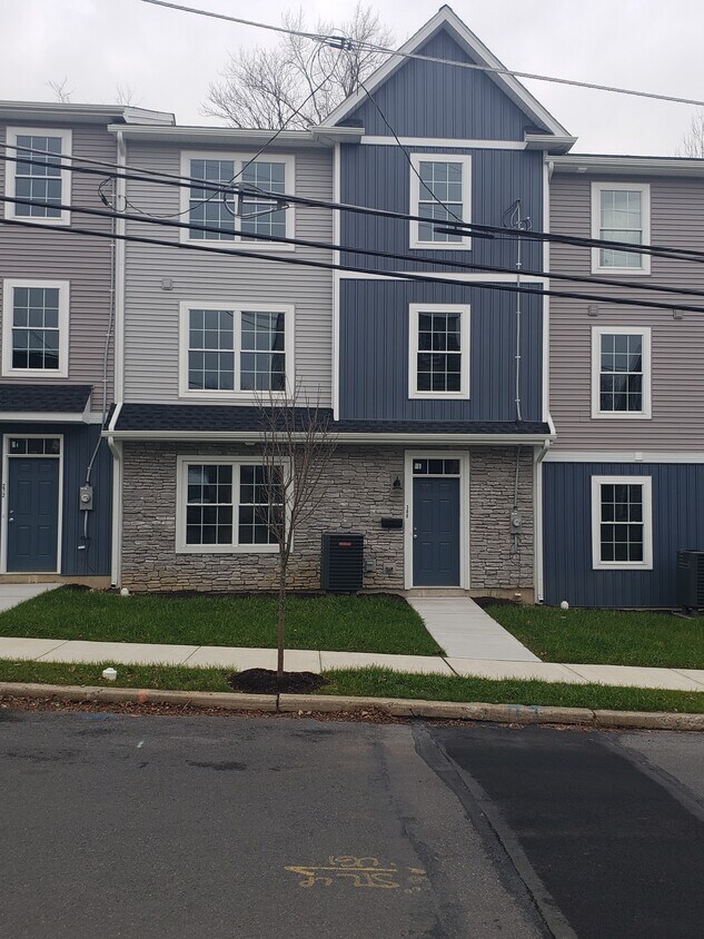 Primary Photo - 300 E Nesquehoning St
