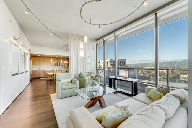 Foto del edificio - Gorgeous 3 Bedroom Condo with Huge Outdoor Space at Axis