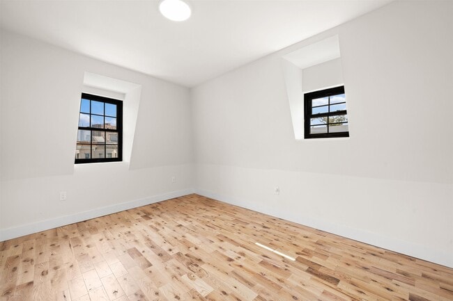 Building Photo - 241 Palisade Ave