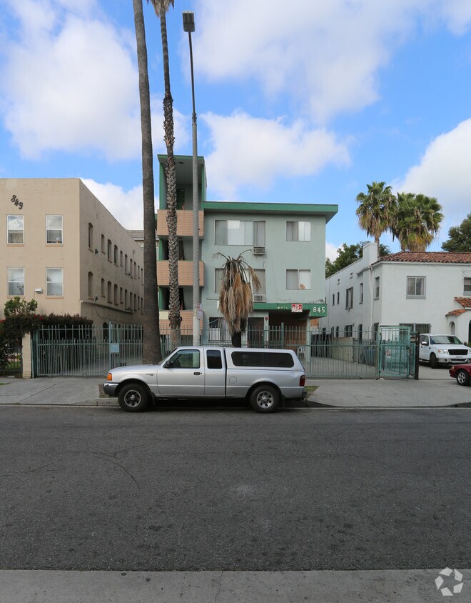 Foto del edificio - 845 S Kenmore Ave
