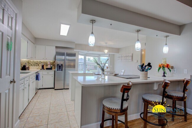 Foto del edificio - Must see home in central Fort Walton Beach with a pool & hot tub!