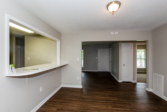 Foto del edificio - 3511 Firestone Dr