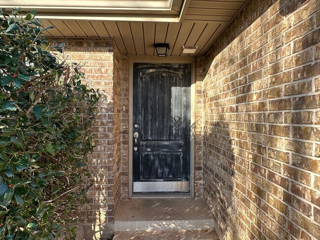 Foto del edificio - 3 Bedroom 2 Bathroom in Yukon! ****WINTER ...
