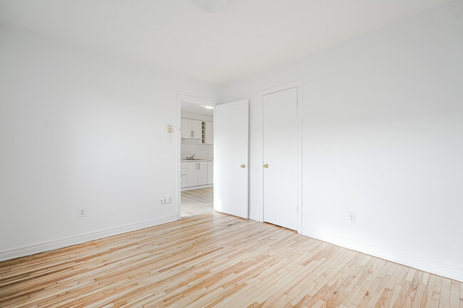 Building Photo - 5651 Boul Henri-Bourassa E