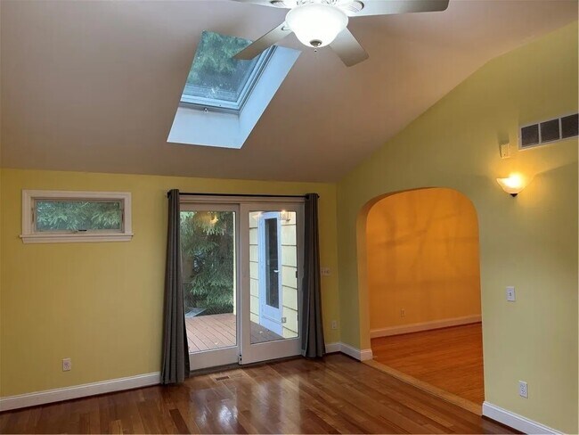 Foto del edificio - 74 S Main St