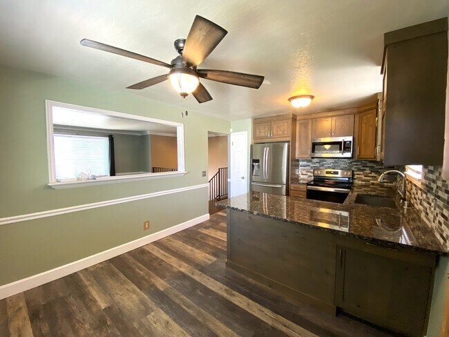 Building Photo - 6060 Lishawn Dr