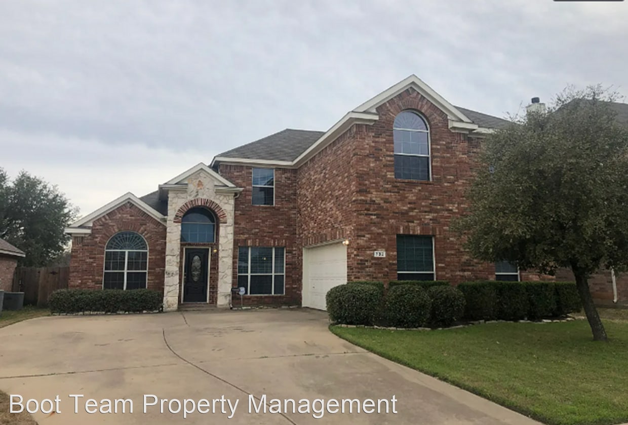 4 br, 2.5 bath House 732 Bur Oak Dr House Rental in Burleson, TX