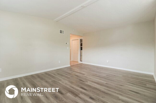 Foto del edificio - 827 E River Dr