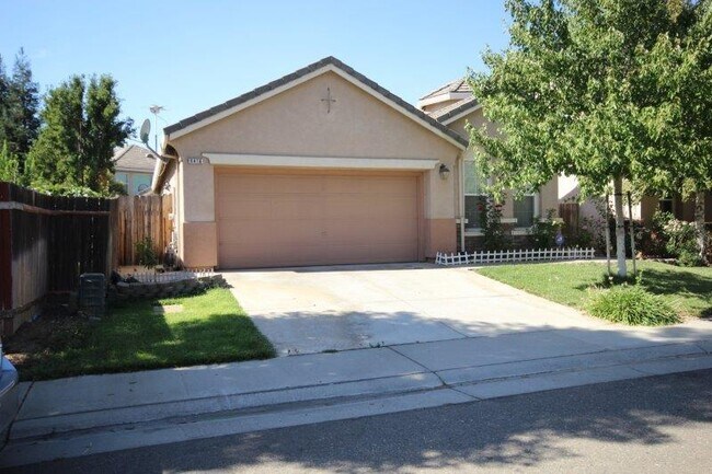 Foto del edificio - Gorgeous 4 Bed 2 Bath Near Edna Batey Elem...
