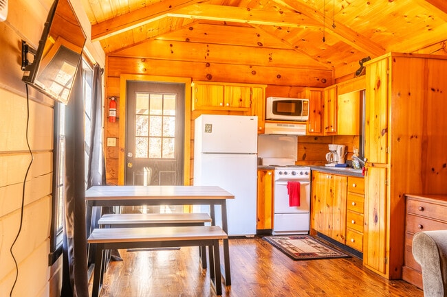 Building Photo - 31 Cabin Row