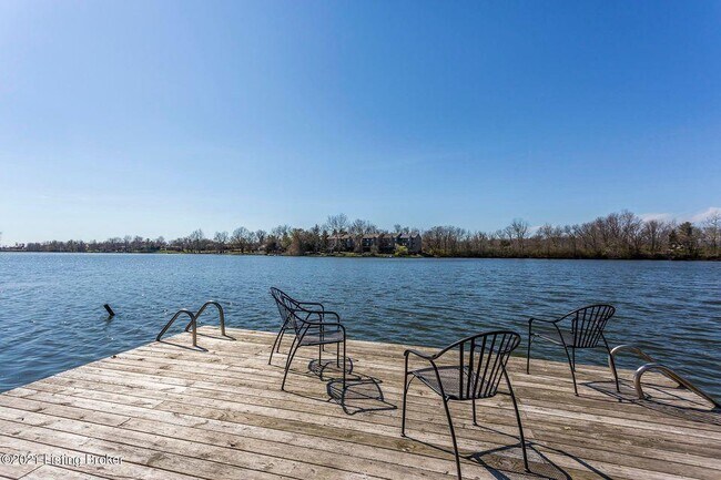 Foto del edificio - 2414 Lake Park Rd