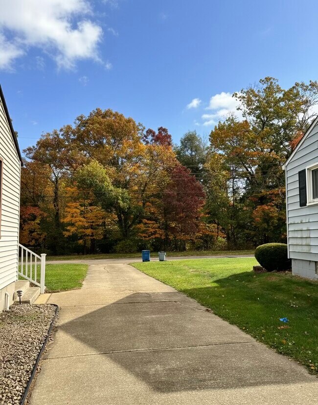 Building Photo - 278 Hopewell Dr