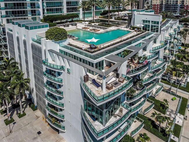 Building Photo - 1331 Brickell Bay Dr