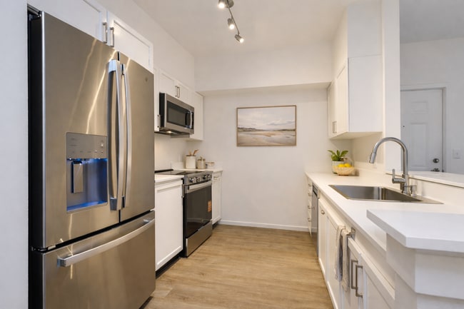 Building Photo - Creekside Apartments