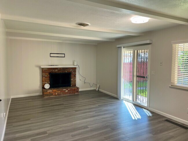 Foto del edificio - 6626 50th St