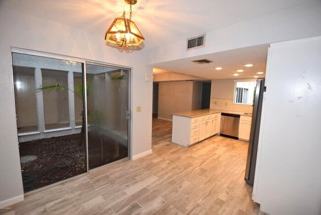 Building Photo - Beautiful Townhome in Dorado Country Club