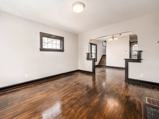 Building Photo - 816 Thurman Ave