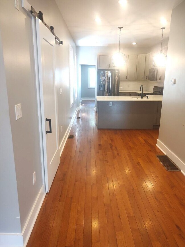 Foto del edificio - Gorgeous 4-Bedroom Townhome with Finished ...