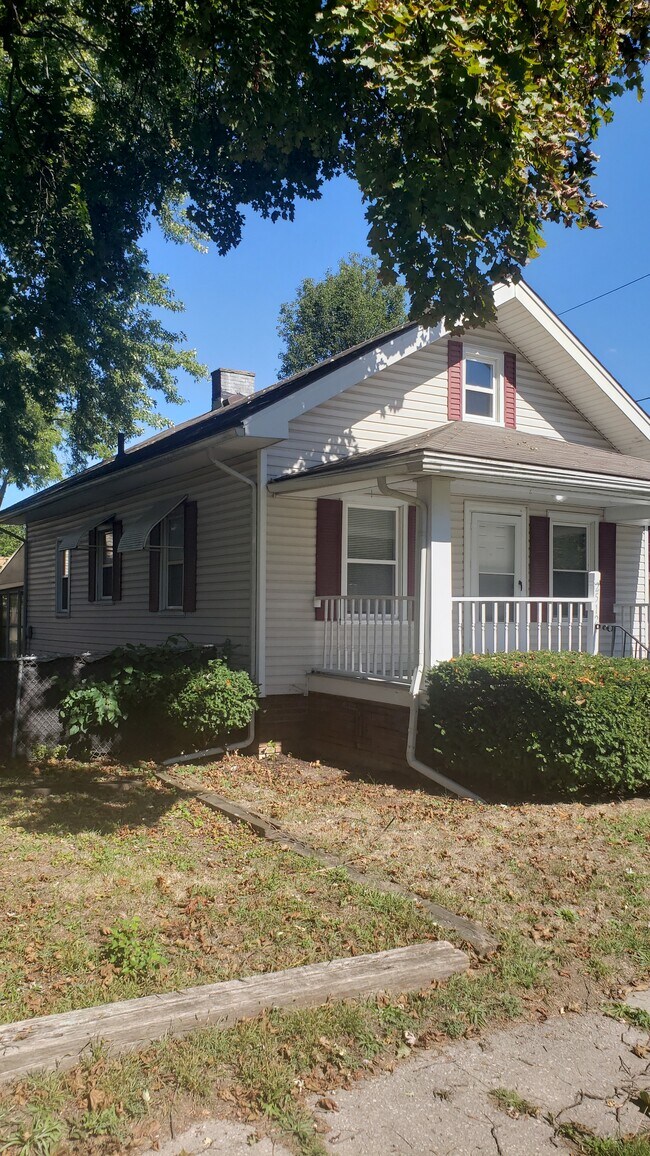 Building Photo - 2512 Oakwood Ave