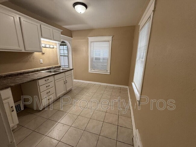 Building Photo - 2712 N 40th St