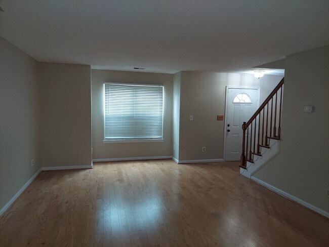 Foto del edificio - 3 BED / 2.5 BATH SINGLE FAMILY