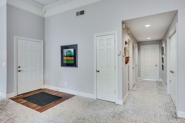 Foto del edificio - Stunning & Desirable 2BE/2BA in Burton Hil...