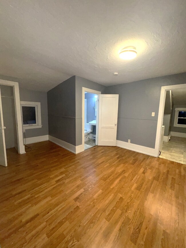 Building Photo - 385 Lutz St