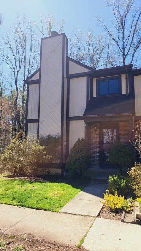 Primary Photo - 5880 Jackson Oak Ct