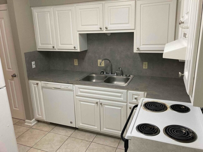Building Photo - 3452 Yorkfield Dr