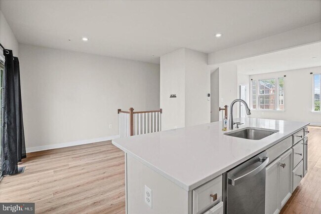 Foto del edificio - 4111 Shirley Rose Ct
