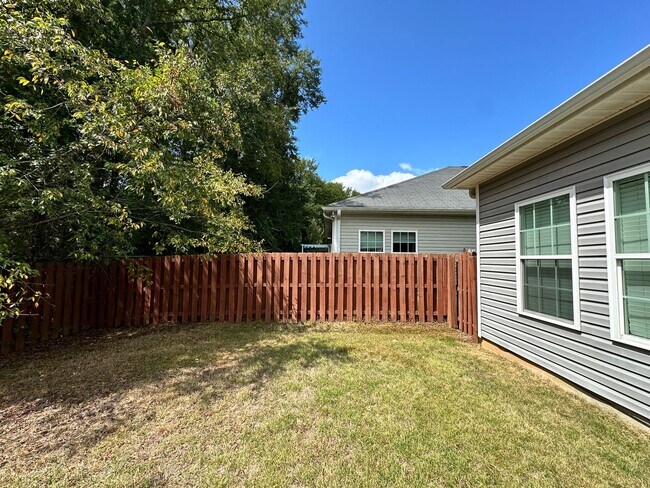 Foto del edificio - 3 bed/2 bath home with 1-car garage for re...