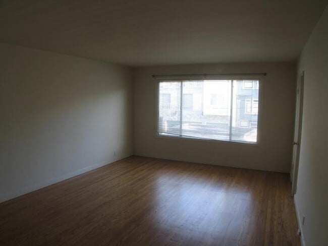 Building Photo - bedroom in San Francisco CA 94118