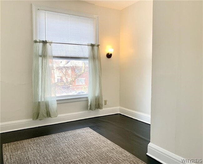 Foto del edificio - 2449 Delaware Ave