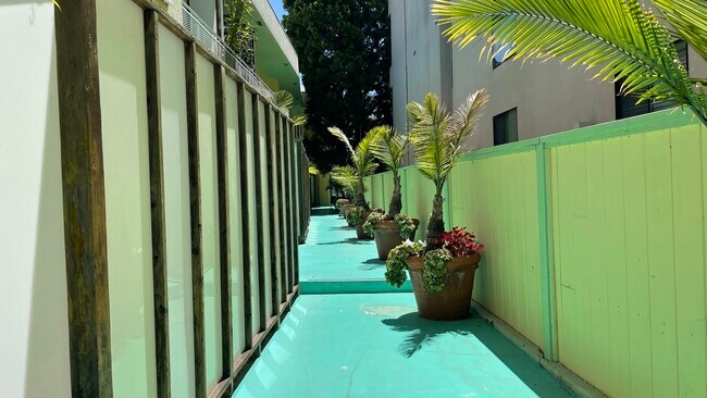 Foto del edificio - 432 S Barrington Ave