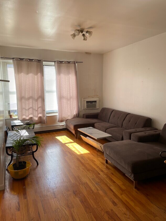 4303 Broadway, Astoria, NY 11103 Townhouse for Rent in Astoria, NY