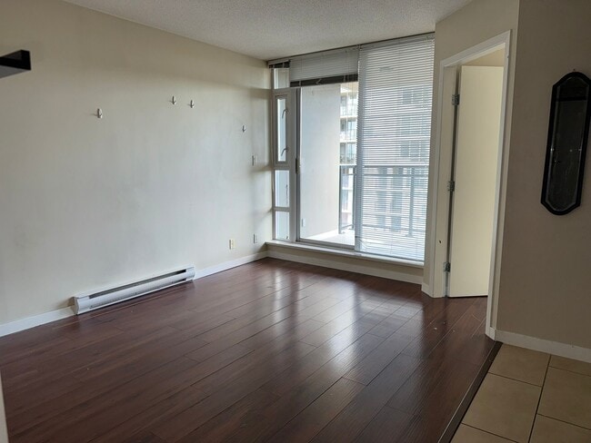 Building Photo - 555 Delestre Ave