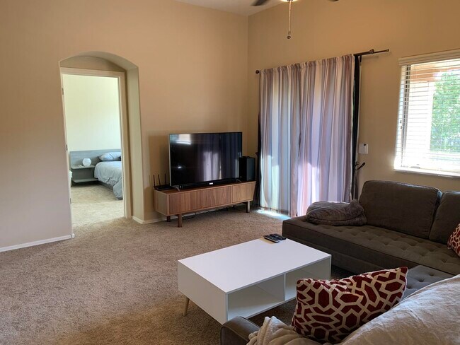 Foto del edificio - 2727 S Price Rd