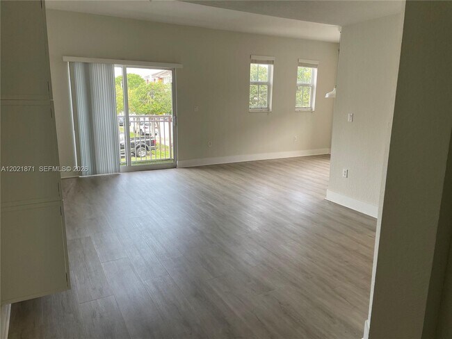 Foto del edificio - 11102 NW 83rd St