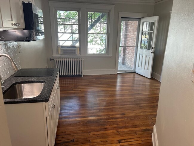 Building Photo - Newly renovated studio in a prime location along the Green Line in Brighton.