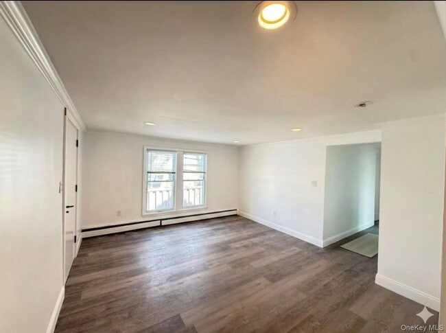 Building Photo - 610 Laurelton Blvd