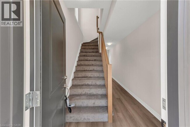 Building Photo - 19 Picardy Dr