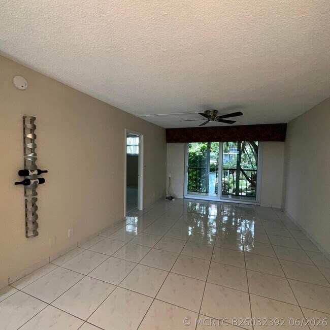 Foto del edificio - 5300 NE 24th Terrace